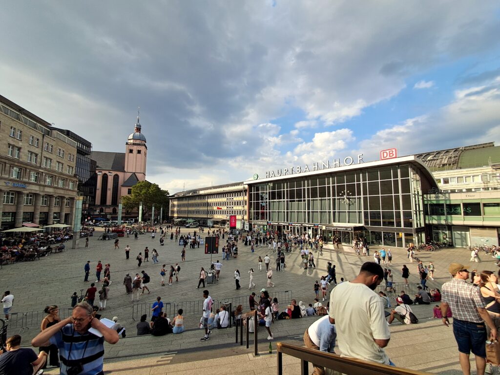 Cologne City Life Surround & Stereo