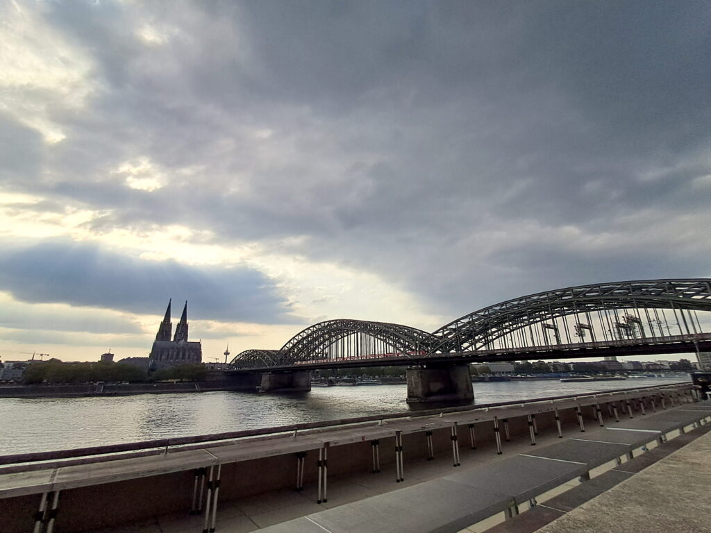 Cologne City Life Surround & Stereo